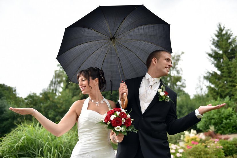 mariage sous la pluie