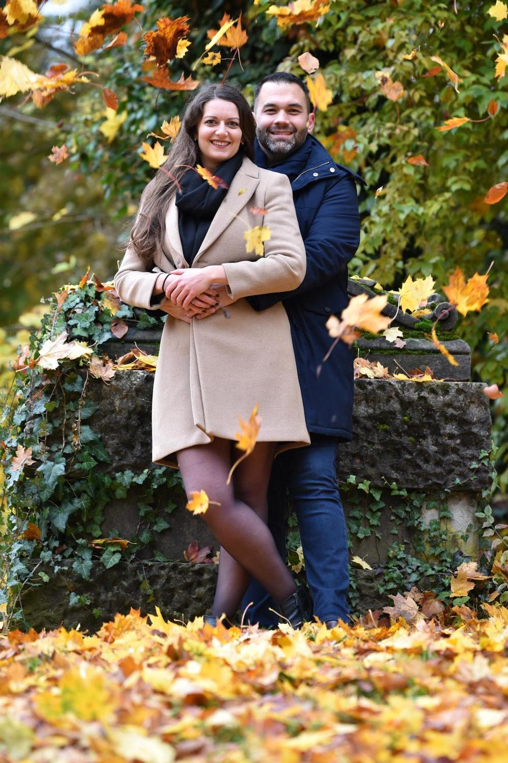 photos de couple en automne au Parc de l'orangerie de Strasbourg.