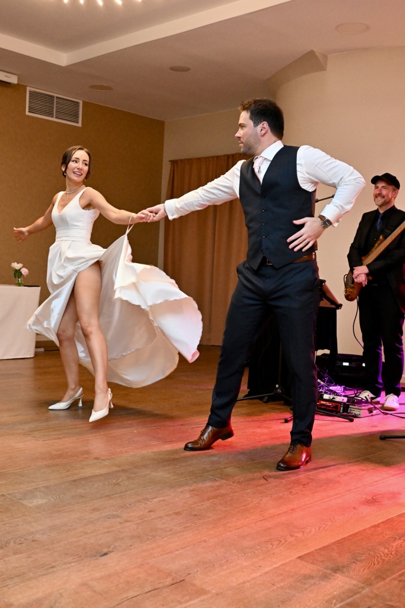 Ouverture du bal et mariage au château de Pourtalès.