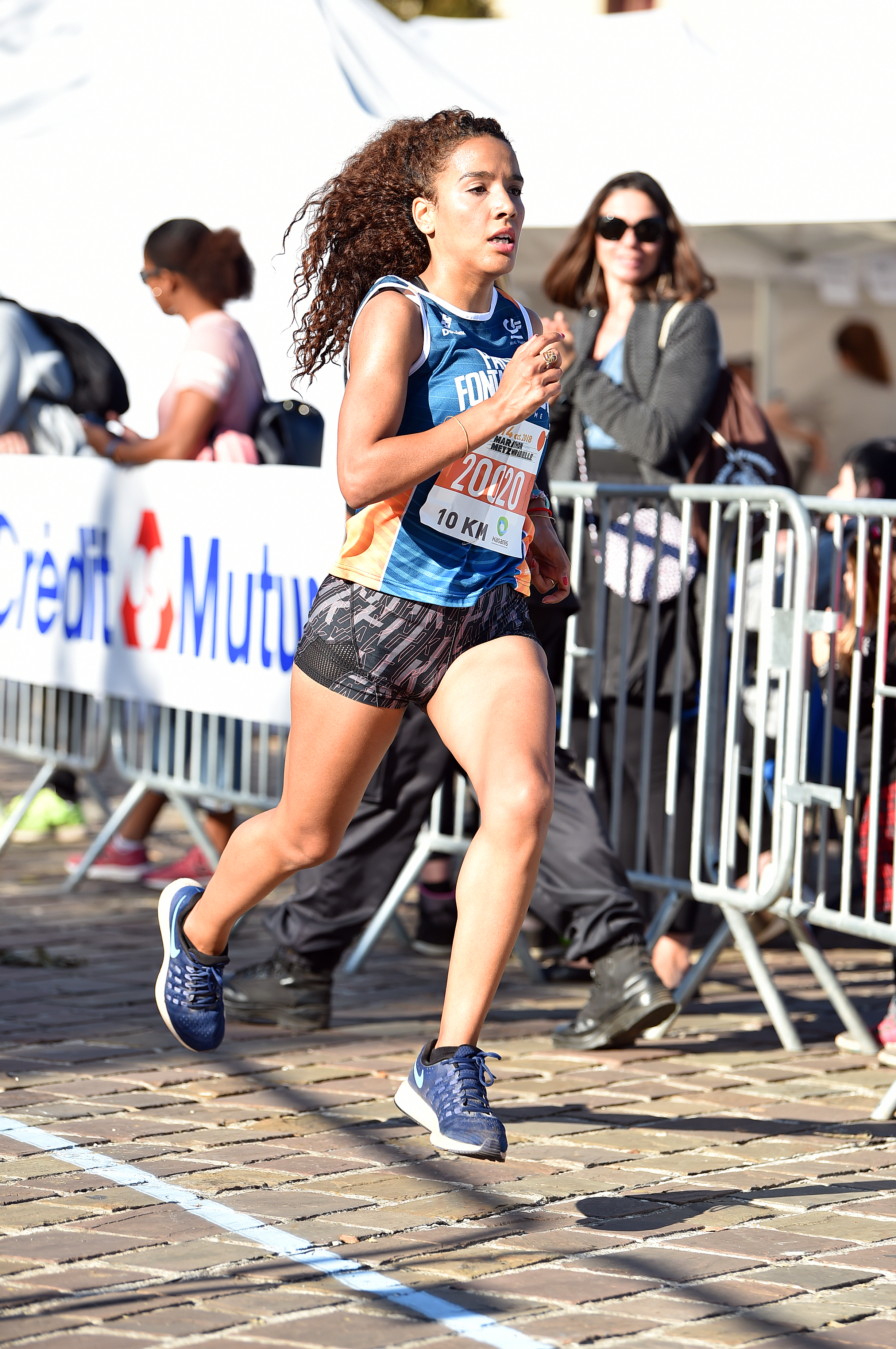 Leila Hadji première femme à boucler la distance de 10km avec un temps de 35min39sec95